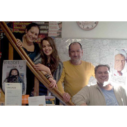 Eure KulturAgentur mit Julia, Alex und Ingo:
Das Kunst- und Kultur- Leben im Raum Regensburg ist fest mit diesem Namen verbunden: KulturAgentur Alex Bolland
... und hier kommen Sie direkt zu meiner Präsentation. Eure KulturAgentur mit Julia, Alex und Ingo:
Das Kunst- und Kultur- Leben im Raum Regensburg ist fest mit diesem Namen verbunden: KulturAgentur Alex Bolland
... und hier kommen Sie direkt zu meiner Präsentation.